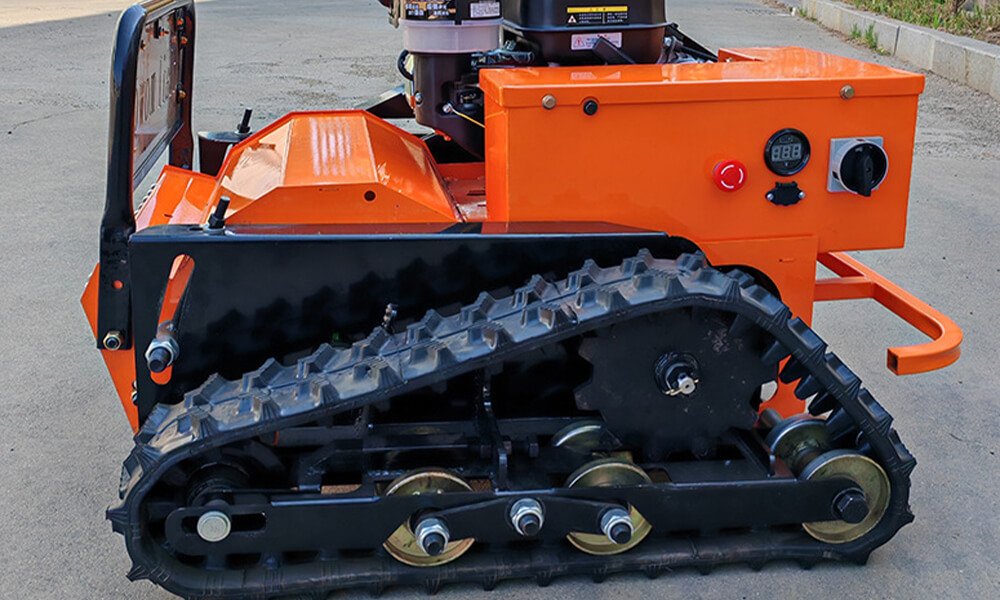 GKKQ50 Remote Control Flail Mower Heavy-Duty Steel Chassis And Anti-Slip Crawler Tracks