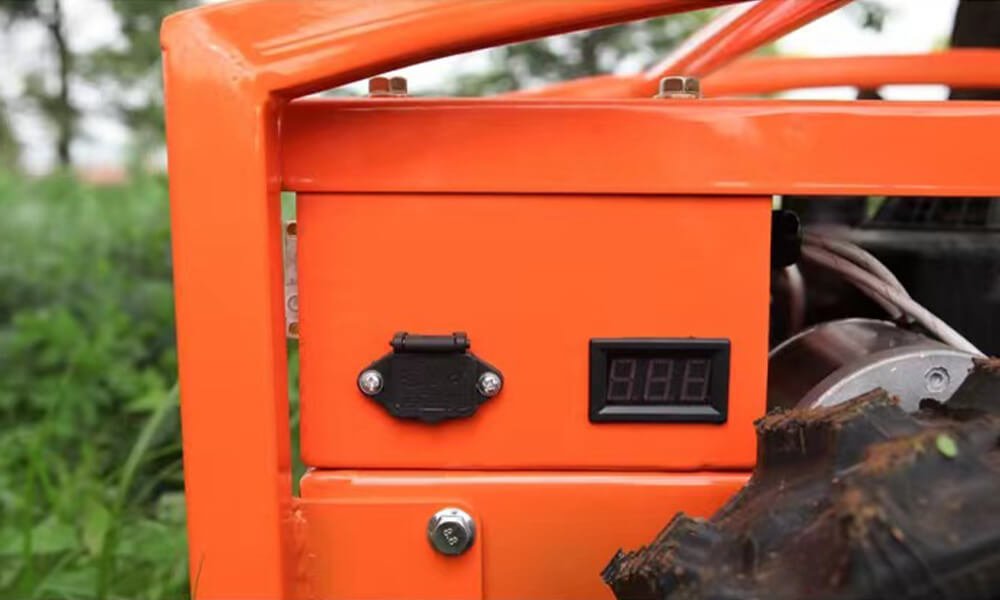 SKK55-A Remote Control Track Mower Intuitive Buttons