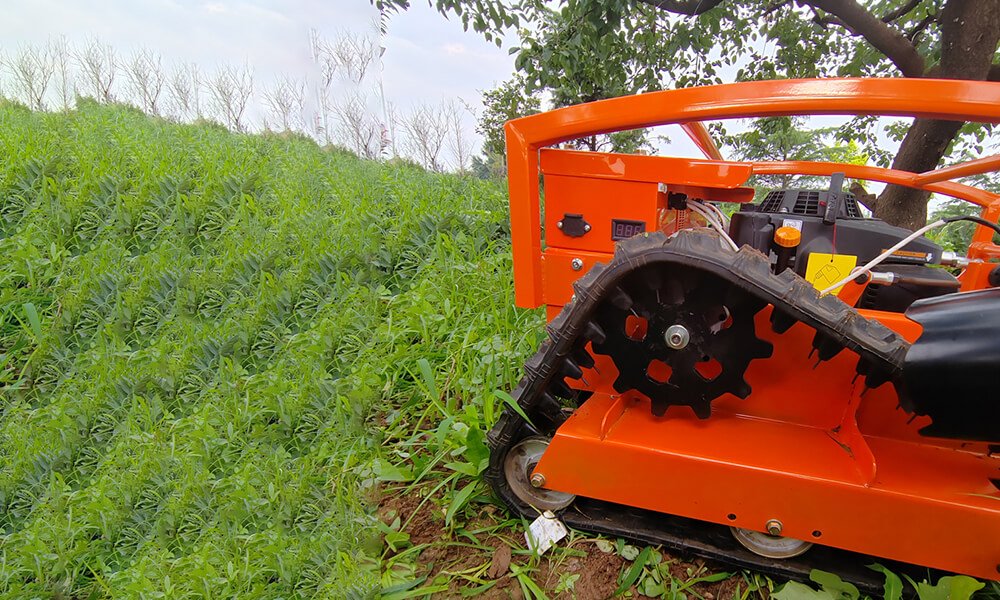 SKK55-A Remote Control Track Mower Low Center of Gravity