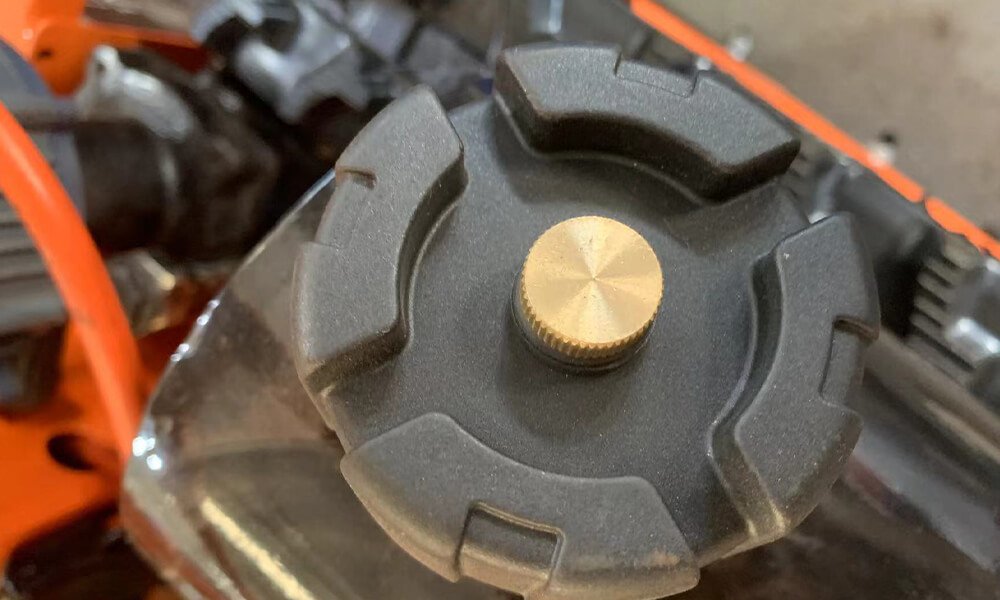 SKK80-2A-1P Remote Control Track Mower Universal fuel tank cap