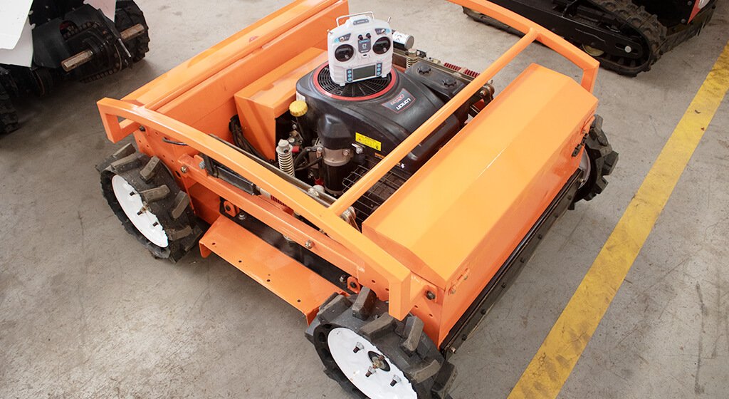 Choose a Remote Control Track Mower Four-Wheel Drive