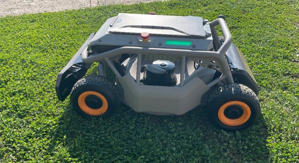 Best Mower For Steep Slopes Mowrator S1 (4WD)
