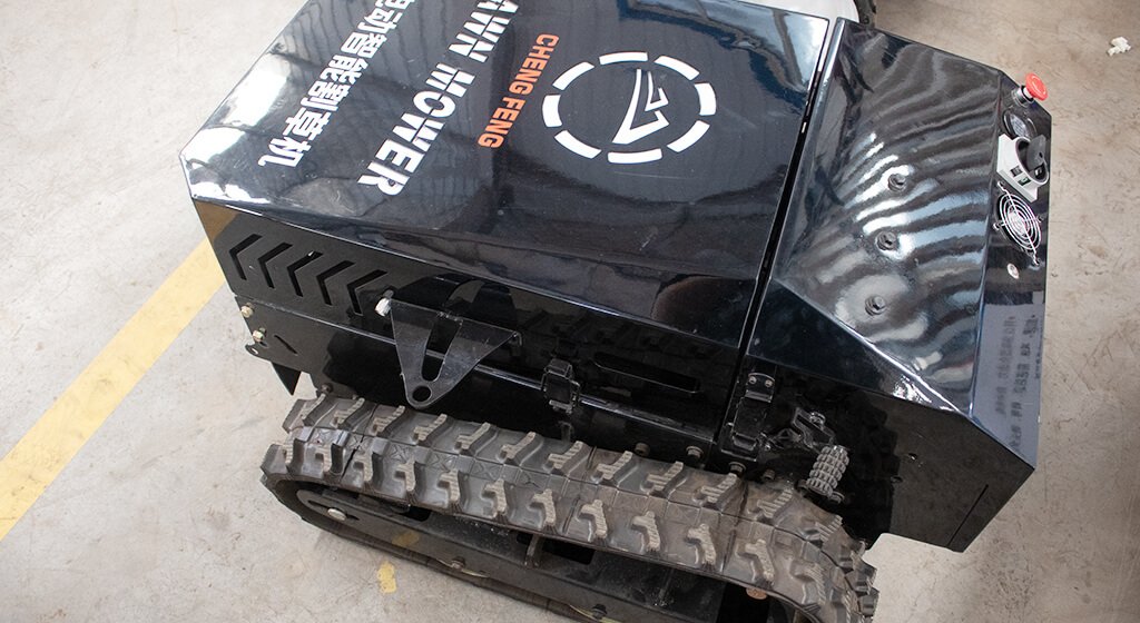 Chinese Remote Control Lawn Mowers Charge and store batteries correctly