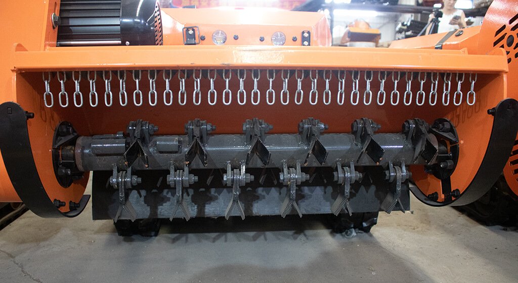 Chinese Remote Control Lawn Mowers Clean blades and flails