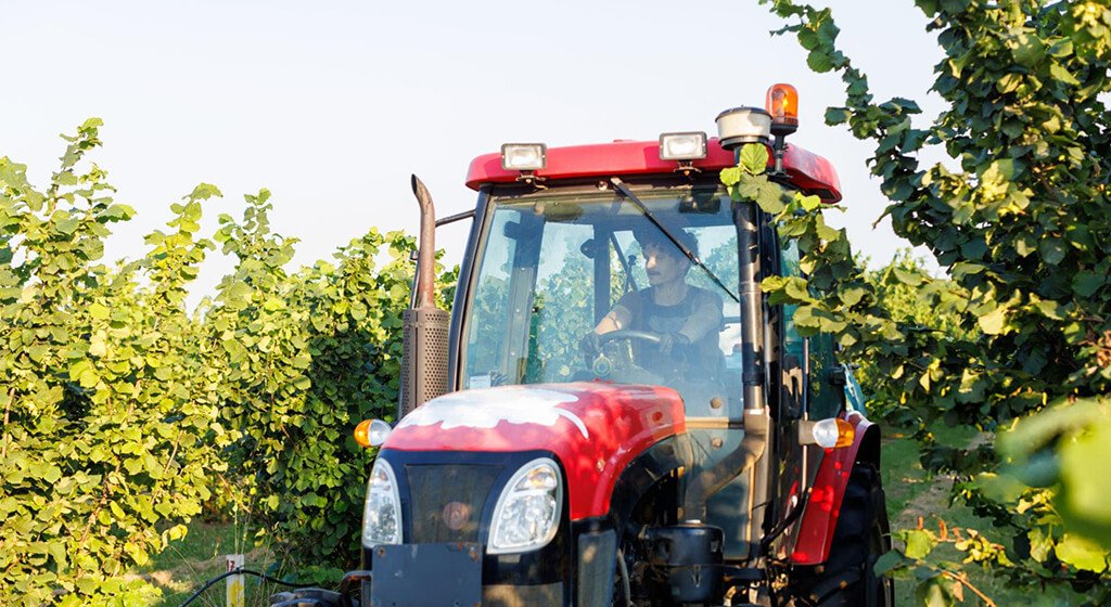 Choosing the Right Vineyard Sprayer Tractor Compatibility